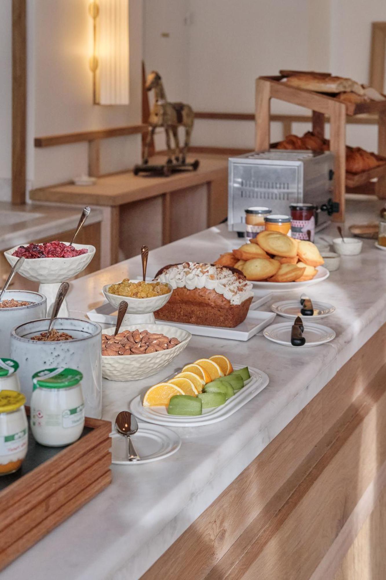 Elysée Montmartre Hotel