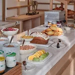 Elysee Montmartre Hotel